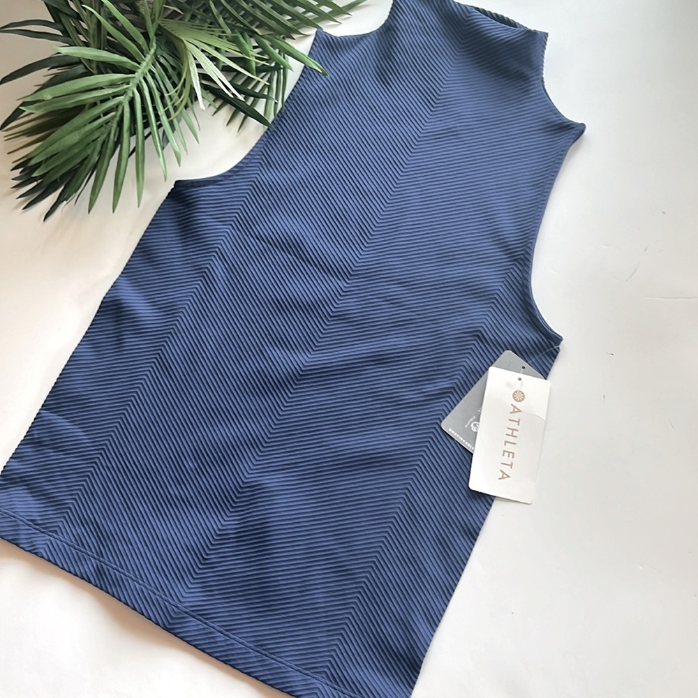 NWT Athleta Women’s flurry base layer tank blue size medium
